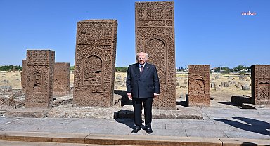 Devlet Bahçeli: Önümüzdeki altın fırsat heba edilmemeli, coğrafyayı vatan yapan millet çatısı altındaki kardeşlik hissiyat ve hususiyeti zedelenmemeli