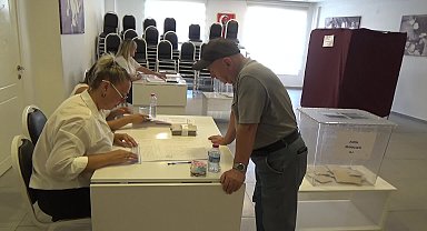 Edirne Belediye Başkanı Akın, CHP'nin mahalle delege seçimine katıldı
