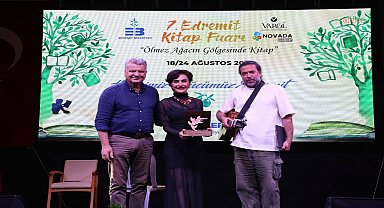 Edremit Kitap Fuarı, yoğun katılımla devam ediyor