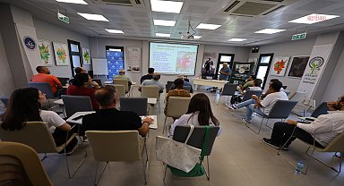 Efes Tarlası Yaşam Köyü’nde nar üreticilerine eğitim