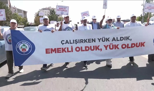 Emekli Memur-Sen üyeleri, hükümetin zam teklifini protesto etti...