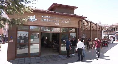 Emekli yurttaş: ''Bu memleketin iyi olmadığını kendi de biliyor. Maaş ayın 15'ine kadar yetiyor, 15'inden sonra borca