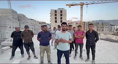 Hatay’da ücretlerini alamayan TOKİ konutlarının yapımında çalışan işçiler çatıya çıkarak tepki gösterdi