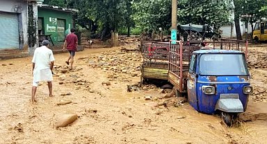 Hindistan’da sel ve toprak kaymaları sonucu 7 kişi öldü