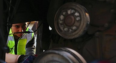 İETT’de bir ilk: Otobüslerin bakım-onarımı için kadın personel görevlendirildi 