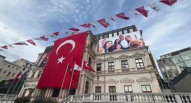 İnan Güney'in fotoğrafı miting öncesi binadan indirildi, sonra yeniden asıldı
