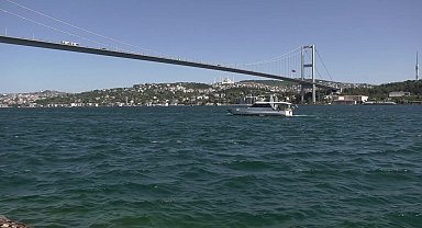 İstanbul Boğazı'nda kaybolan Rus yüzme antrenörünü arama çalışmaları devam ediyor