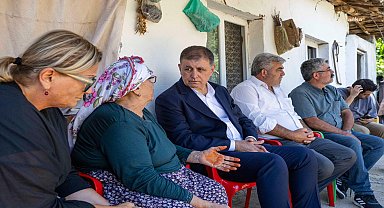 İzmir Büyükşehir Belediye Başkanı Tugay’dan Ödemiş yangınında vefat eden Şahin’in aile evine taziye ziyareti