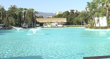 İzmir Büyükşehir Belediye Başkanı Tugay Kültürpark Göl Gazinosu’nu işçilerle açtı
