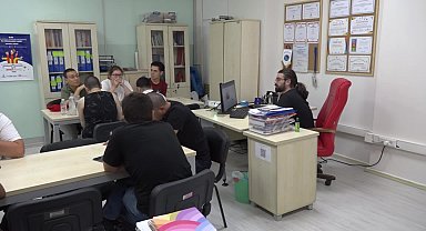 İzmir’de nöroçeşitli gençlere istihdam köprüsü: Nitelikli Kazanım Programı 