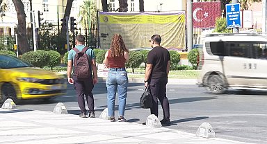 İzmir’de zabıta ekiplerinden yolcu kılığında taksi denetimi 