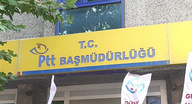 İzmir PTT Başmüdürlüğü’ndeki ''sürgün ve yolsuzluk’' iddiaları protesto edildi
