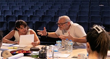 İzmir Şehir Tiyatroları “Cadı Kazanı”nın provalarına başladı
