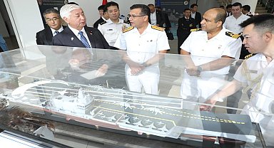Japonya Savunma Bakanı Nakatani, İstanbul Tersanesi Komutanlığı'nı ziyaret etti 