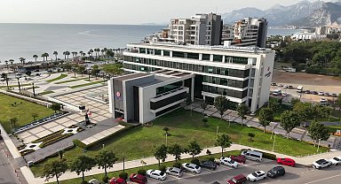 Konyaaltı Belediye Başkanı Kotan, “Kağıtların Dansı” sergisinin açılışını yaptı