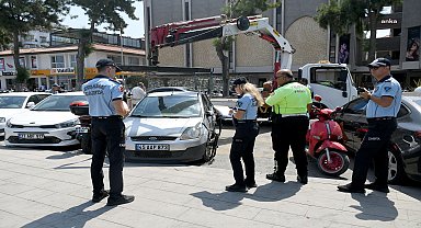 Kuşadası’nda polis ve zabıtadan trafik denetimi