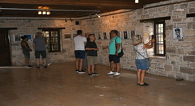 Kuşadası'nda Uluslararası Portre Karikatürleri Sergisi açıldı 