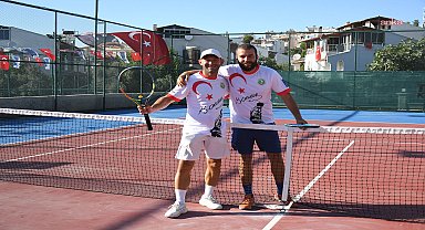 Kuşadası'nda Zafer Bayramı, tenis turnuvasıyla kutlanıyor