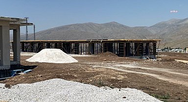 Malatya Kurucuova’da deprem konutları riskli alana yapılıyor… Bilirkişi köylüleri haklı buldu: Dere yatağına konut olmaz