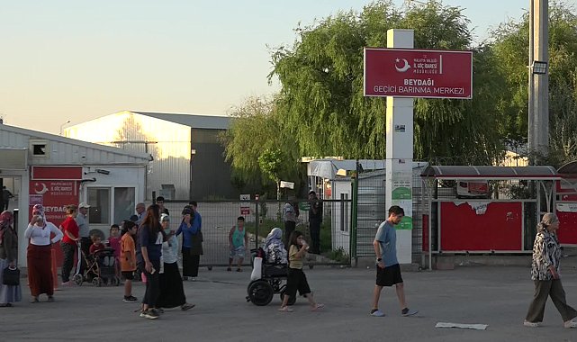 Malatyalı depremzede, gözyaşları içinde konteyner kentin boşaltılması için tebligat geldiğini anlattı: