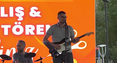 Mansur Yavaş, Nallıhan'da 30 Ağustos Zafer Bayramı Konserleri ve Toplu Açılış Töreni'ne katıldı... 