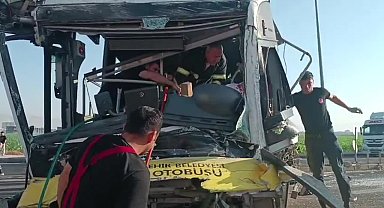 Mardin'de TIR ile toplu taşıma aracı çarpıştı: 1 ölü, 9 yaralı