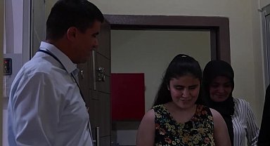 Mersin Büyükşehir Belediyesi'nin desteğiyle görme engelli Nazalin hayalindeki üniversiteye yerleşti