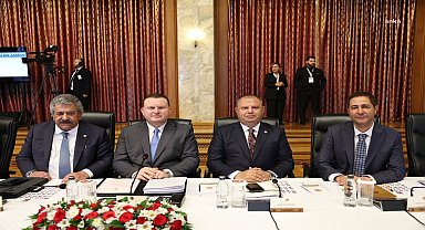  Milli Dayanışma Kardeşlik ve Demokrasi Komisyonu toplantısı… MHP’li Yıldız: “Öncelikle bir infaz kanunu yapmalıyız. Bu infaz kanununu da adli mahkum, siyasi mahkum ayrımı yapılmadan yapılmalıdır” 