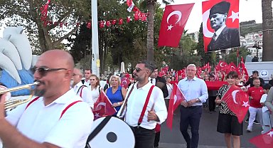 Mudanya’da 30 Ağustos coşkusu, “Zafer Direnenlerindir” yürüyüşüyle doruk noktasına ulaştı