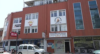 Muratpaşa Belediyesi’nden 756 saatlik güzellik eğitimi