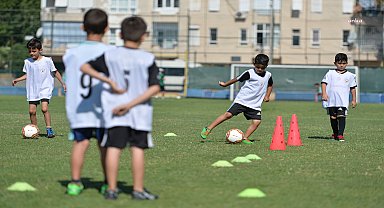 Muratpaşa Belediyesi'nden Zafer Bayramı'na özel futbol turnuvası