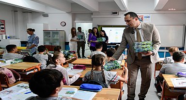 Öğrencilere kırtasiye desteği Bornova Belediyesi’nden