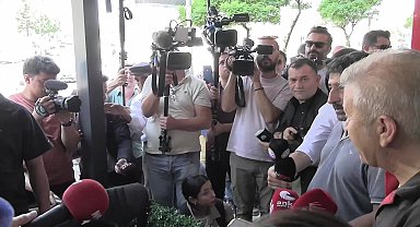 Özgür Özel, esnaf ziyaretinde oyuncak ''ahtapot'' satın aldı: