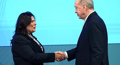 Özlem Çerçioğlu sosyal medya hesabından CHP'yi takibi bıraktı, Erdoğan'ı takip etti