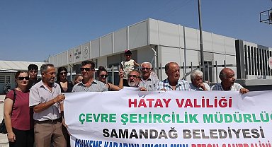 Samandağ’da mahkeme kararına rağmen faal olan beton santrali Çevre ve Şehircilik İl Müdürlüğü önünde protesto edildi