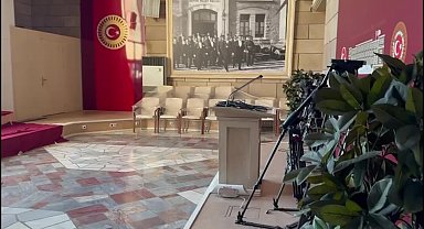 TBMM’de tadilat ve temizlik başladı… Basın toplantı salonundaki tadilat nedeniyle açıklamalar dışarıda yapılıyor