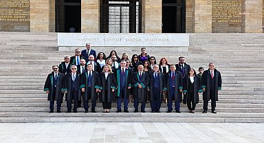 Türkiye Barolar Birliği, kuruluşunun 56. yıl dönümünde Anıtkabir'i ziyaret etti