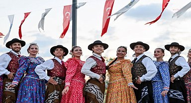 Uluslararası halk dansları gösterileri, Silivri’de renkli görüntülere sahne oldu
