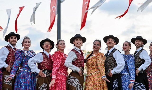 Uluslararası halk dansları gösterileri, Silivri’de renkli görüntülere sahne oldu