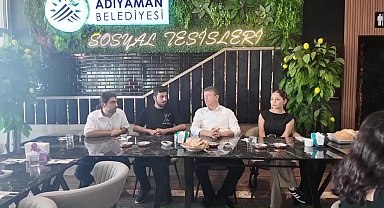 Adıyaman Belediye Başkanı Tutdere, üniversite sınavına AKEM'de hazırlanan gençlerle buluştu