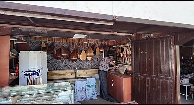 Adıyaman Belediyesi’nden 6 Şubat'ta atölyesi yıkılan bağlama ustasına destek