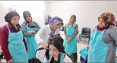 Adıyaman Belediyesi'nden kadınlara kuaförlük eğitimi