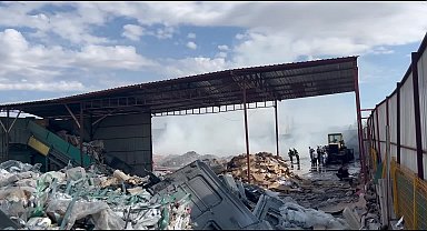 Aksaray OSB’de geri dönüşüm deposunda yangın paniği