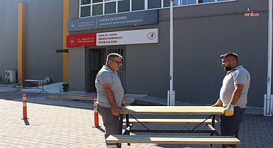 Antalya Büyükşehir Belediyesi’nden ortak kullanım alanlarına bank ve piknik masası desteği