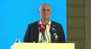 B40 Zirvesi... Ümit Özlale: Z kuşağı, yapay zeka ve dijital göçebe dalgasıyla yüzleşmeliyiz