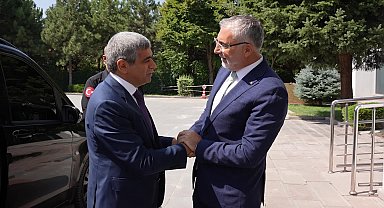 Bakan Işıkhan, Azerbaycan Çalışma ve Halkın Sosyal Koruması Bakanı Aliyev ile bir araya geldi