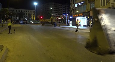 Bornova Belediyesi'nden Mustafa Kemal Caddesi’nde gece mesaisi