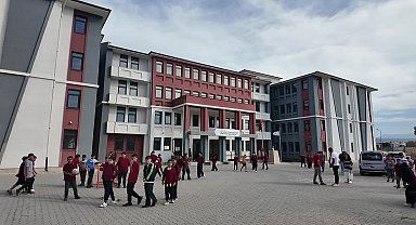 Bornova Belediyesi'nin öğrencilere yönelik beslenme desteği sürüyor