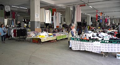 Bornova’da Kıyafet Pazarı büyük ilgi görüyor