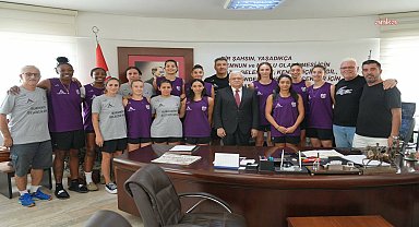 Burhaniye Belediyespor Kadın Basketbol Takımı'ndan Belediye Başkanı Deveciler'e ziyaret